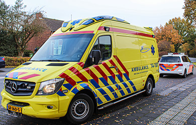 Ambulance spoedrit naar Oudegracht in Alkmaar