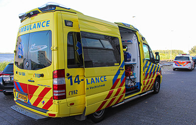 Ambulance spoedrit naar Kanaaldijk in Alkmaar